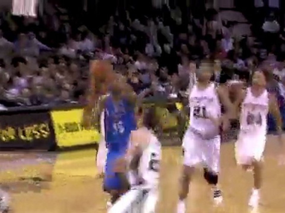 Manu Ginobili goes up against Kevin Durant for the game chan