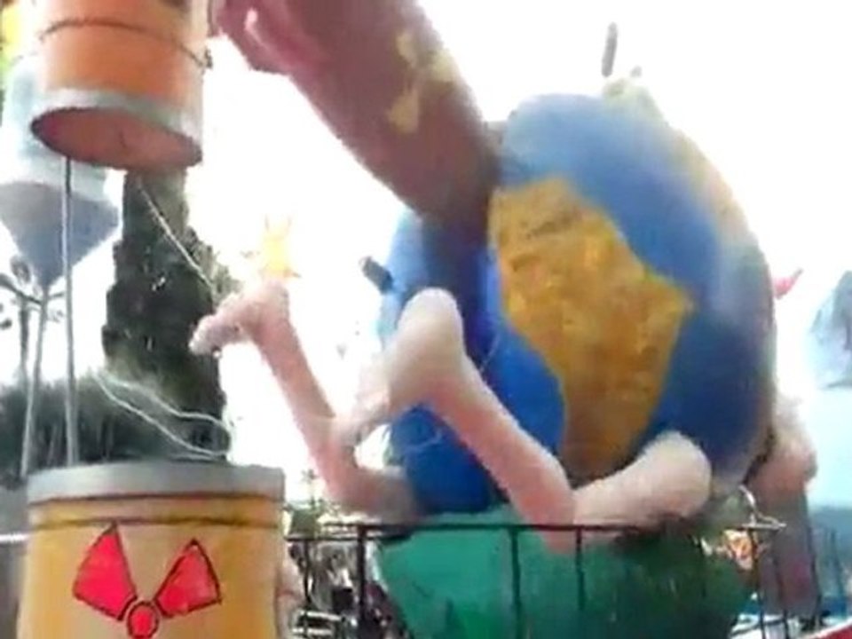 Carnaval de Nice 2010 - Mamagaya chantée par Zine