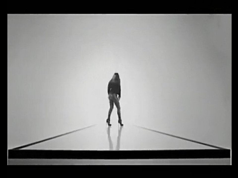 Tuğba Ekinci Yanma Demezler Orjinal Klip [ Ilkkez ]