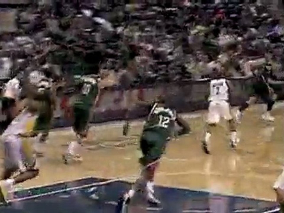 Andrew Bogut takes a pass from Carlos Delfino and rocks the