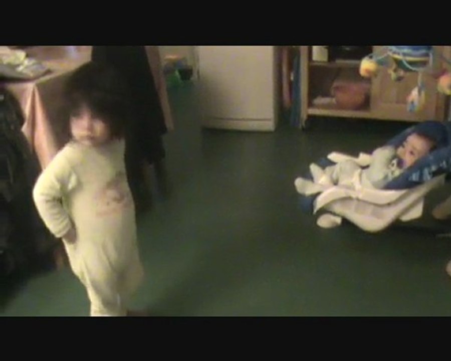 Célya, sa poupée et Quentin