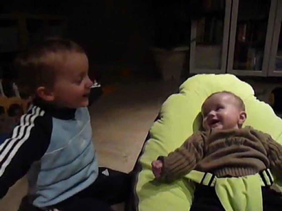 Malone fait rire aux éclats Eliott