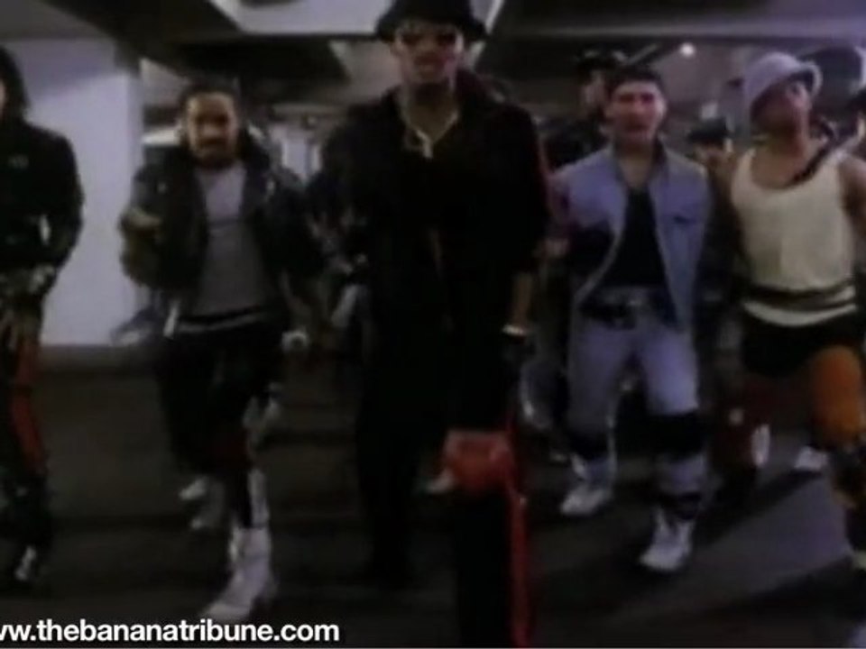 Michael Jackson imita el estilo John Cobra