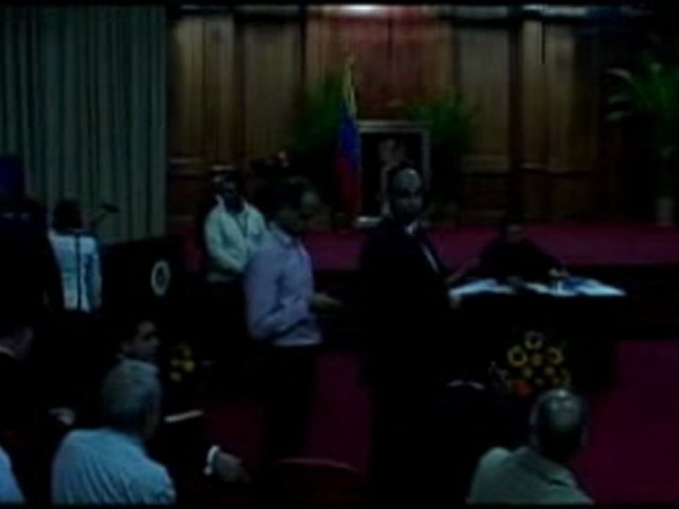 Chavez Resta al Buio Durante la Conferenza Stampa