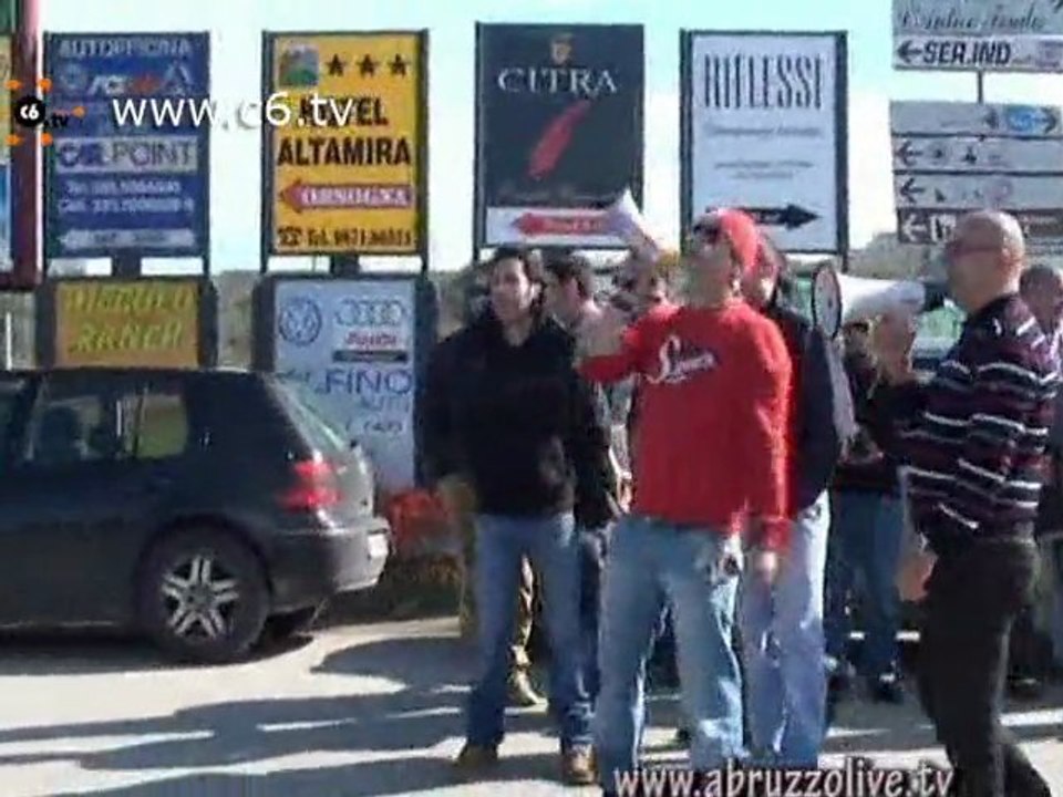 Ortona. Operai SampUtensili bloccano A14