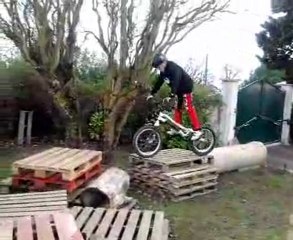 20100226 Pierre fait du trial