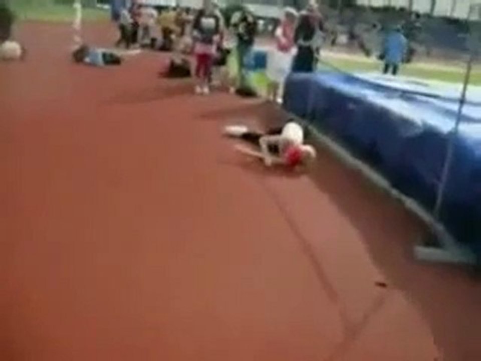 blonde saut en hauteur