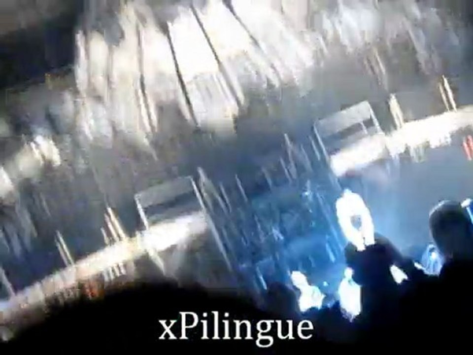 Tokio Hotel Bruxelles 25/02/2010 Gustav "Hola"