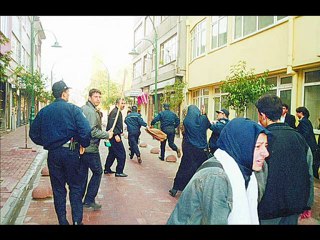 KALDIRIN BAŞÖRTÜSÜ YASAKLARINI!