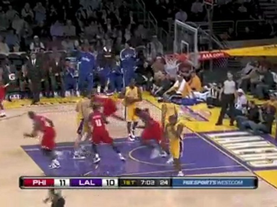 Jrue Holiday hits Andre Iguodala up top for a big alley-oop