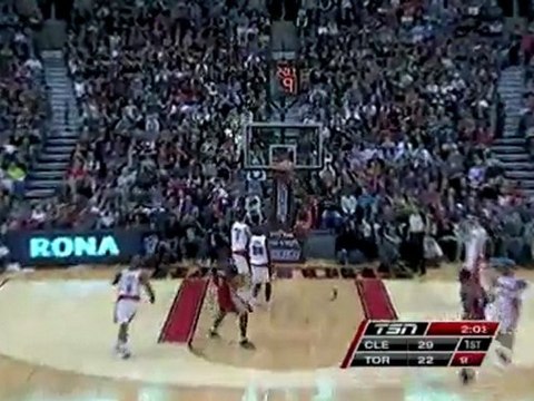 J.J. Hickson takes the pass and finishes with a huge slam.