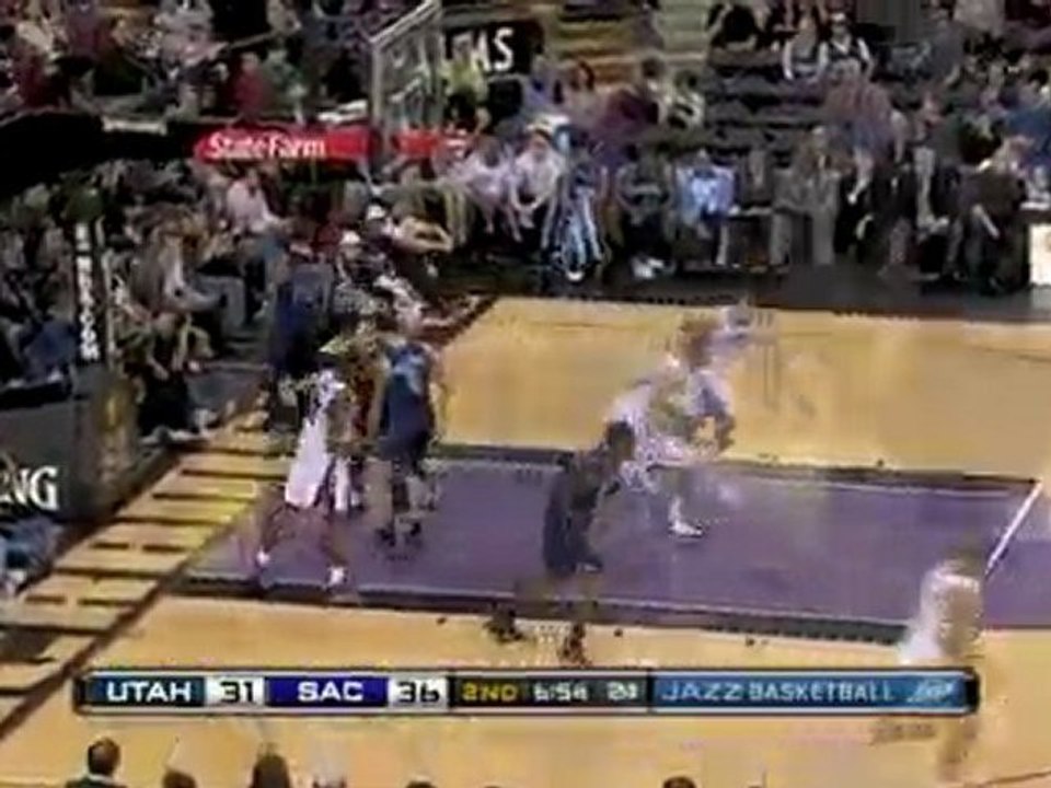 Tyreke Evans takes a pass from Francisco Garcia and rocks th