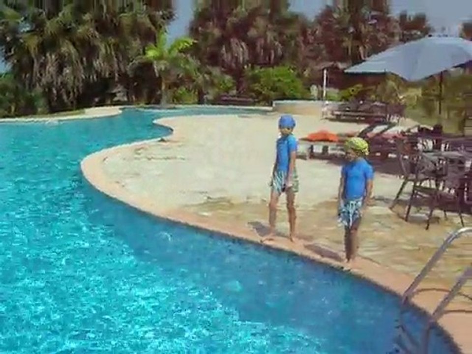 Maxence, Clément, Nathalie et Sophie à la piscine du ML