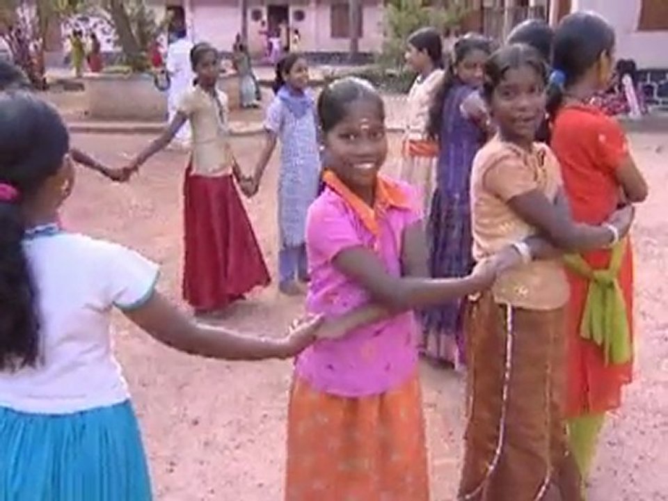 Embracing the World - Orphelinat de Parippally