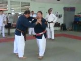 Nihon Tai-Jitsu: Défense par fauchage sur étranglement