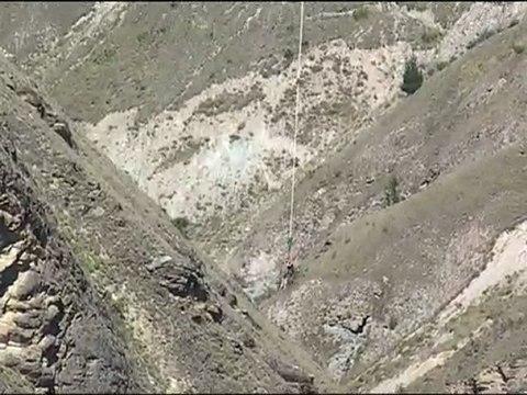 Saut a l elastique de 134 metres a Queenstown