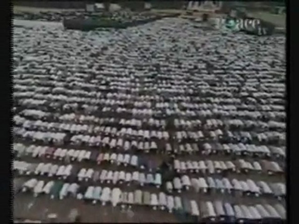 INDE : MILLIERS DE PERSONNES / PRIERE DU VENDREDI