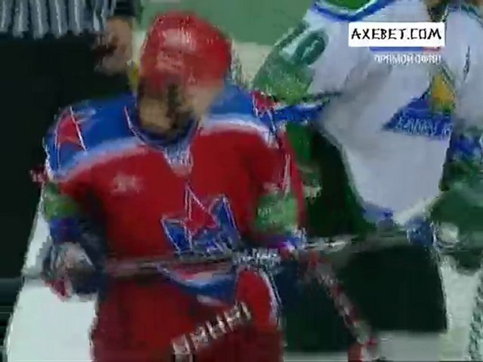 красивая российская танцовщица на хоккее цска-ска.