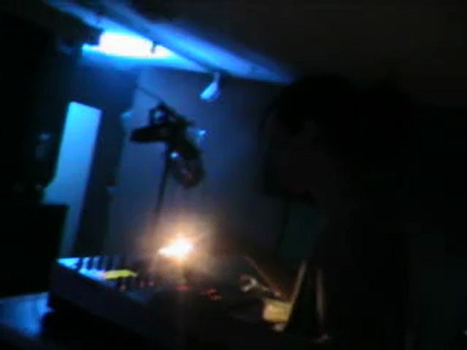 Doc Looney FRV100 Doopey dopp live version @ 4 astres off
