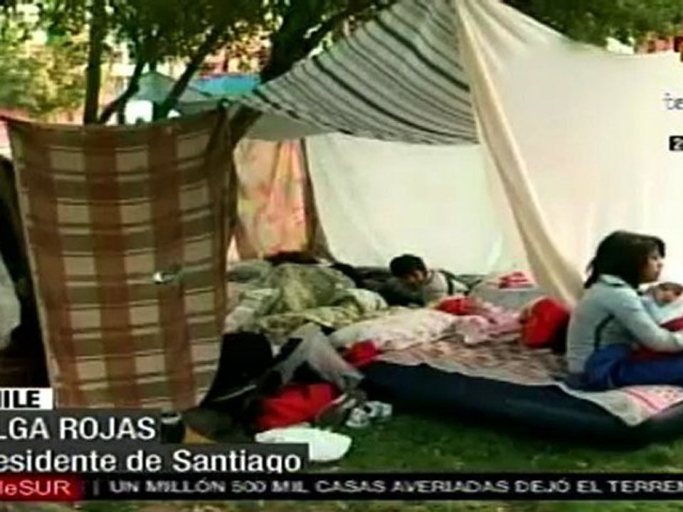 Afectados por terremoto en Chile improvisan refugios