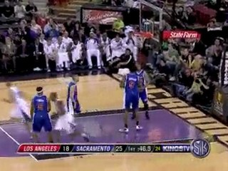 Beno Udrih finds Francisco Garcia underneath with a bullet-p