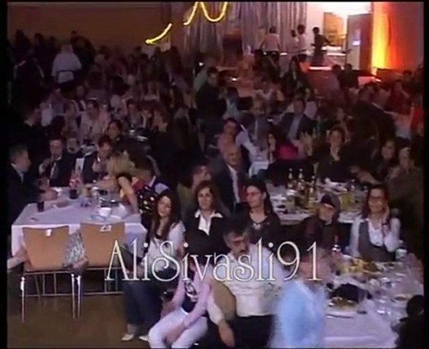 Sevcan Orhan Bahçada Yeşil Çınar, Beyaz giyme Toz olur