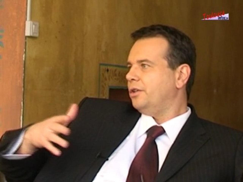 Face à Frédéric Cabrolier