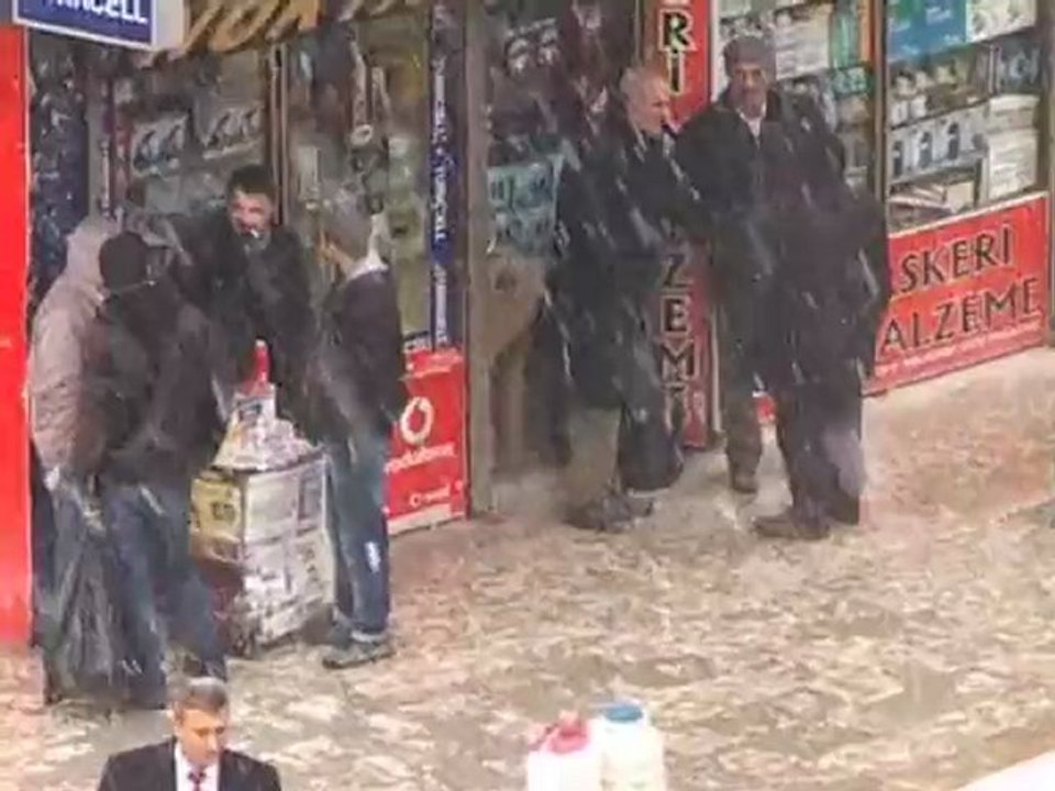 HAKKARİ ANİ KAR YAĞIŞI