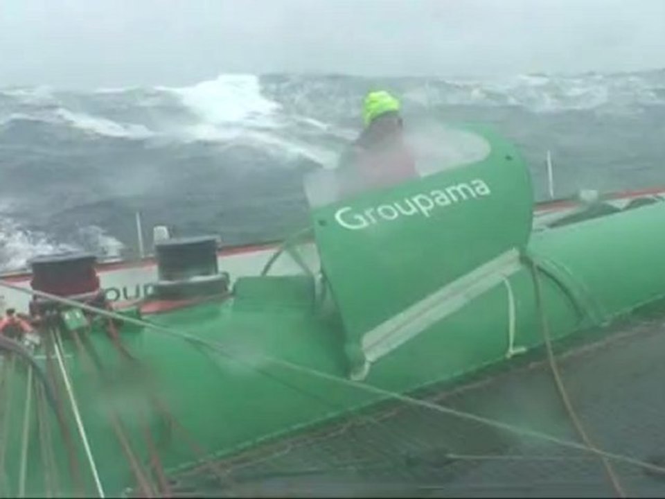Voile, trophée Jules Verne : Groupama 3 à mi parcours