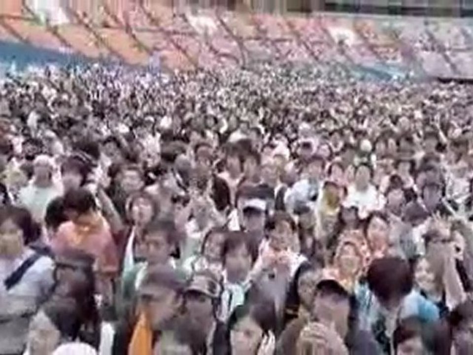 BOOM BOOM SATELLITES - BACK ON MY FEET (LIVE)