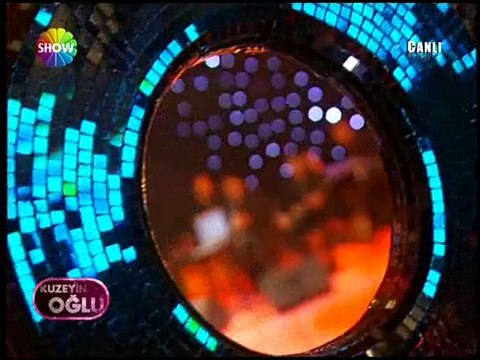 Cengiz Kurtoğlu ( Duvardaki Resim Canlı 2010 )