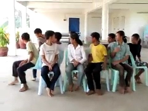 Jeux de la chaise musicale pour la classe A.F.S., Battambang