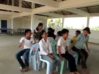 Jeux de la chaise musicale pour la classe A.F.S., Cambodge