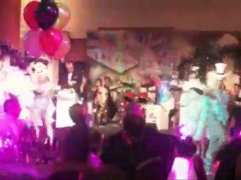Impact dancers / vegas showgirls dancing Barry Manilow