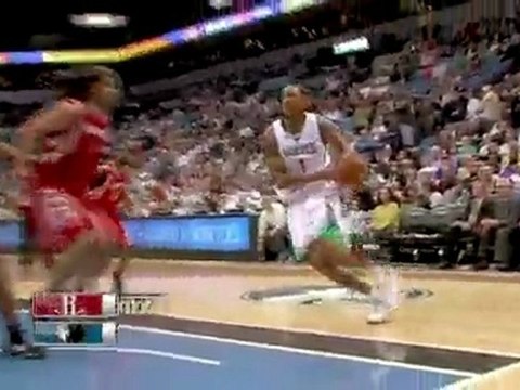 Ryan Hollins drives baseline and throws down the two-handed