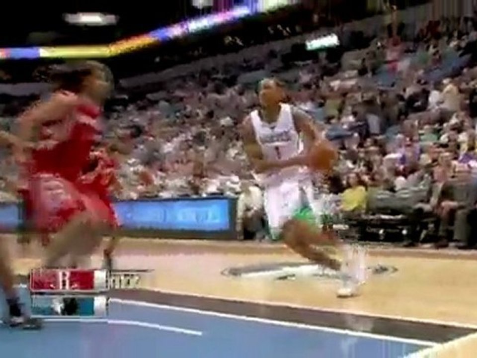 Ryan Hollins drives baseline and throws down the two-handed