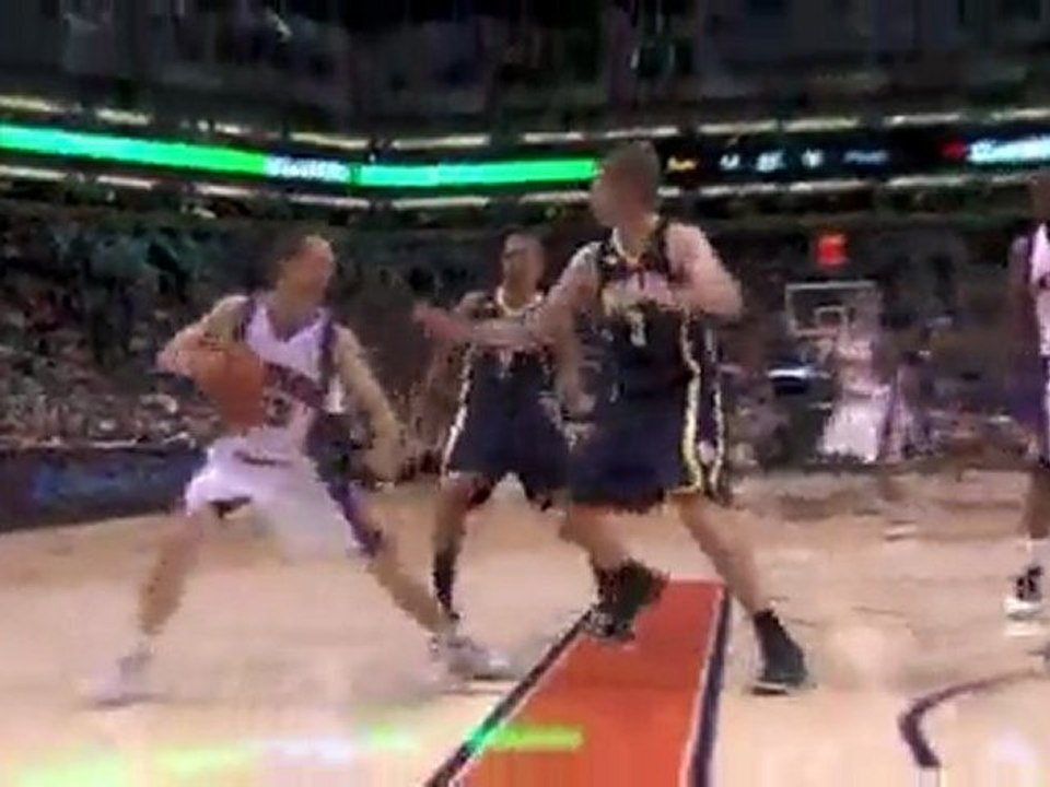 Amar'e Stoudemire rattles the rim with a big dunk off the fe