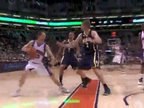 Amar'e Stoudemire rattles the rim with a big dunk off the fe