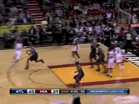 Josh Smith blocks Dwyane Wade's shot during the second quart