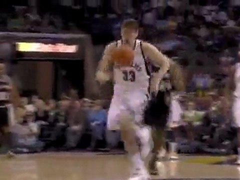 Marc Gasol steals the pass and finishes with a slam during t