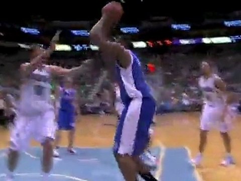 Mehmet Okur blocks DeAndre Jordan's shot during the first qu