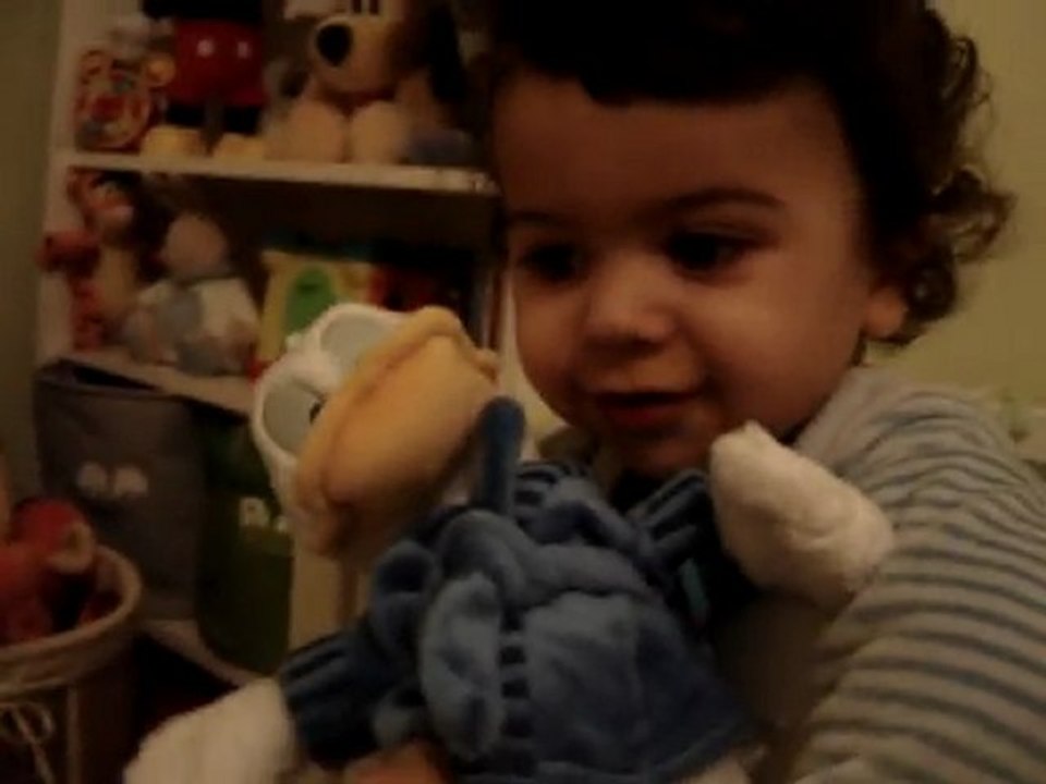 kylian dans son lit