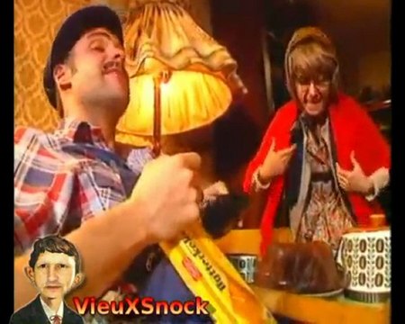 le réparateur télévision téléphonne