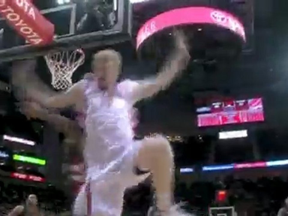 Aaron Brooks finds Chase Budinger who somehow gets the shot