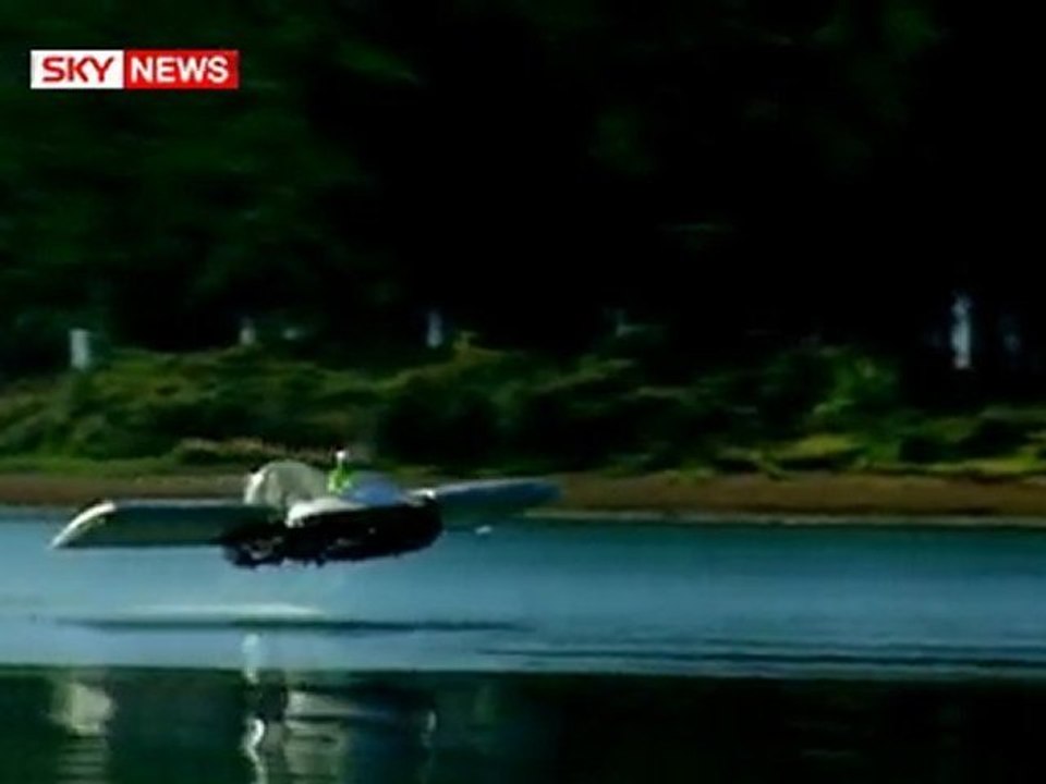 Bateau hovercraft volant