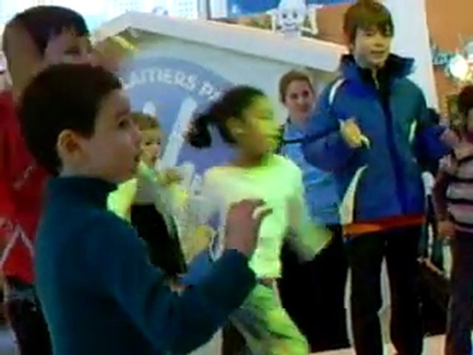 Publicité pour le lait dansé par les enfants dont Maëlys