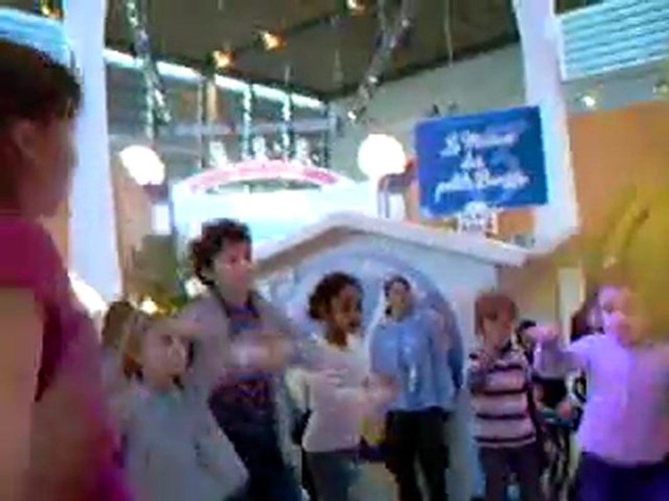 Publicité pour le lait dansé par les enfants dont Maëlys