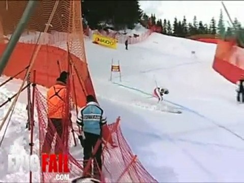 Slalom Skiing Fail