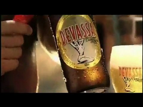 Pub Bière Devassa Bem Loura avec Paris Hilton