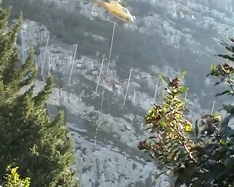Travaux acrobatiques sur la falaise des Balmes à Voreppe